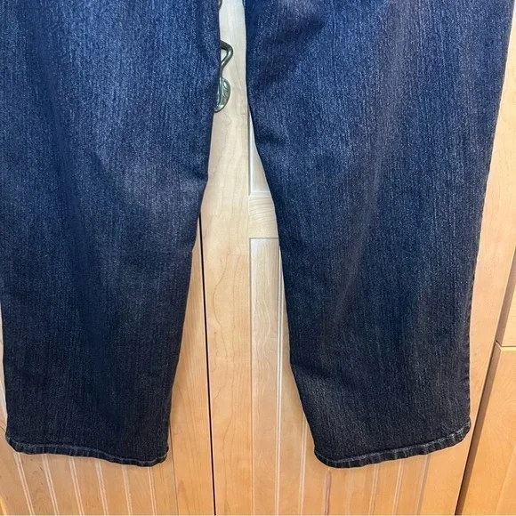 Christopher & Banks Classic Fit Straight Leg Jeans Size 16 Petite - Picture 12 of 16